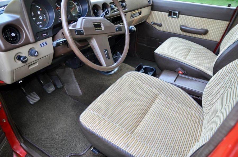 Интерьер Toyota Land Cruiser 60 (FJ60) 1984 года  (NA) (фото 114 из 251)